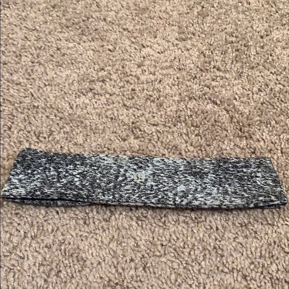 Lululemon Fly Away Tamer headband